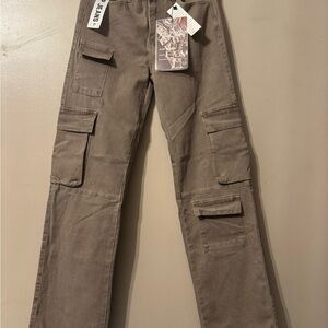 NWT VIP Jeans Sculpting Stretch Cargo Pants - Size 5/6 - Trendy Taupe/Gray